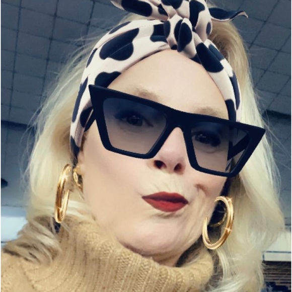 Meet your Posher, Lisa - Picture 2 of 2